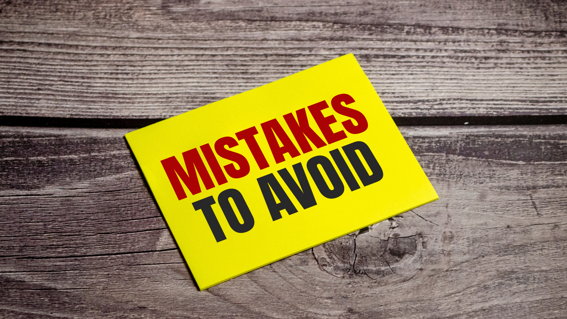 "Mistakes to Avoid" sign symbolizing what are the things to avoid when creating an online portfolio